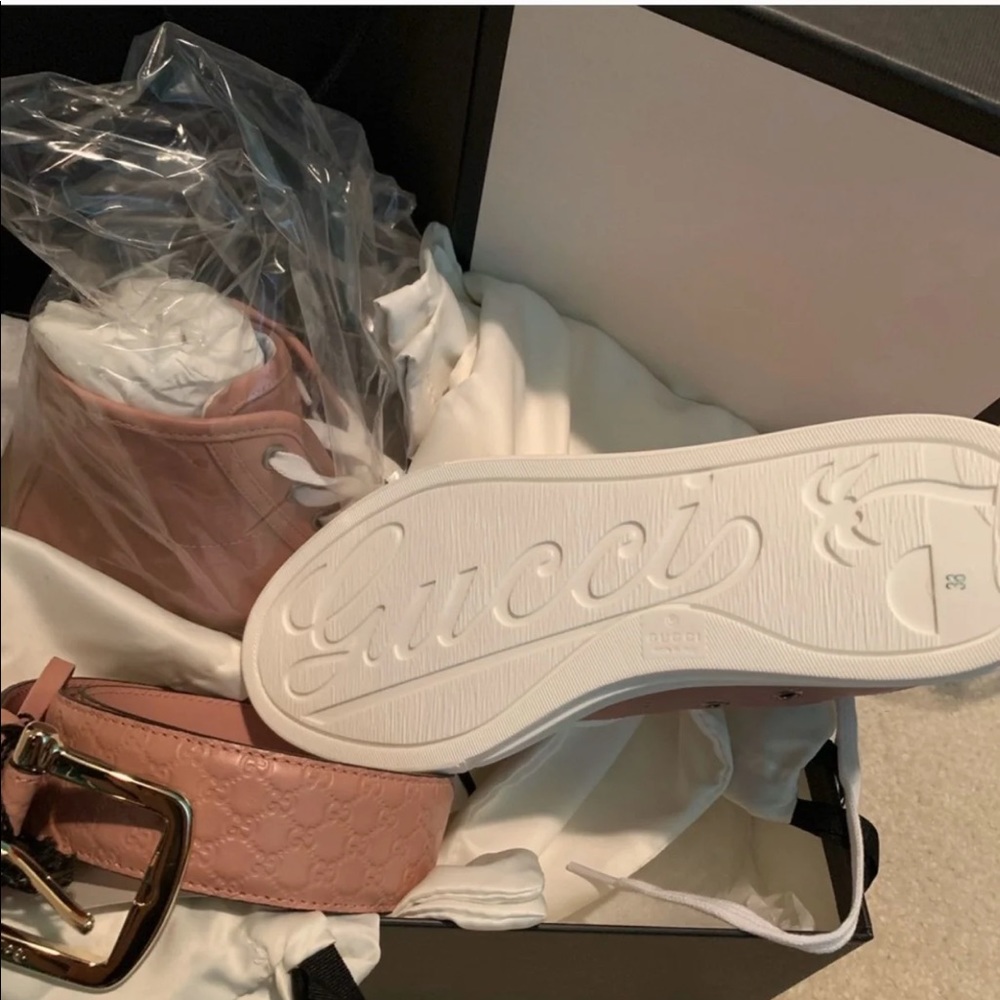 Authentic pink Gucci leather shoes